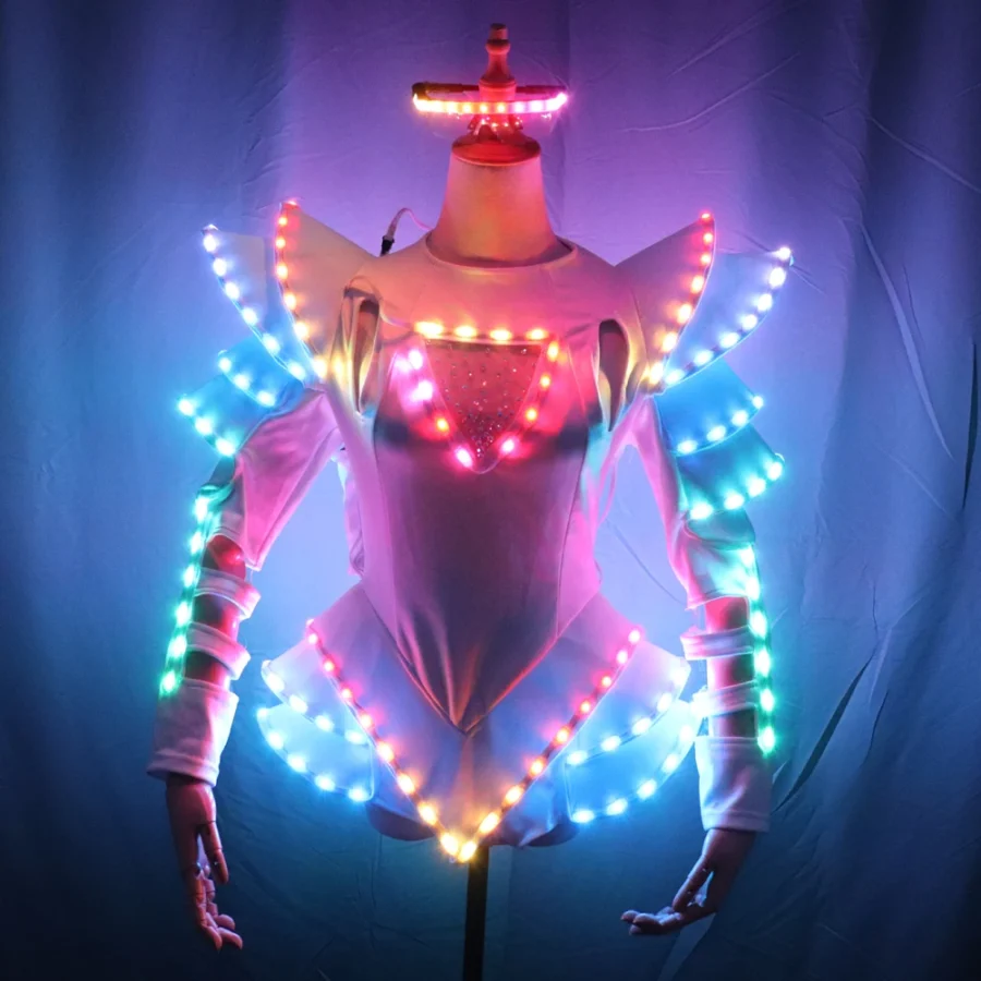Bröllopsklänning med LED – bild 2 av 5